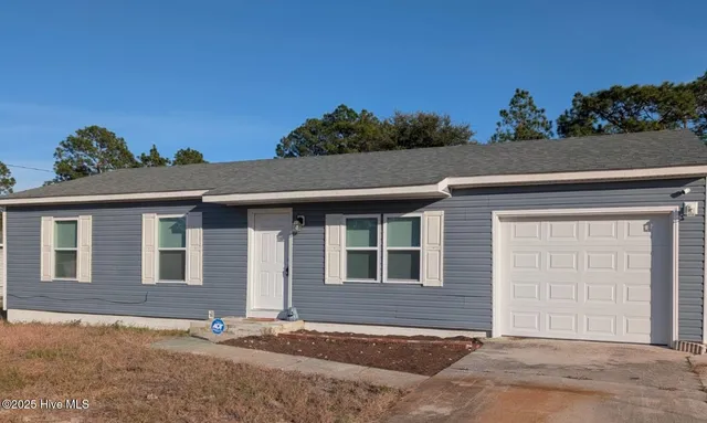 $1,800 | 17 Crown Point Road, Hubert, NC 28539