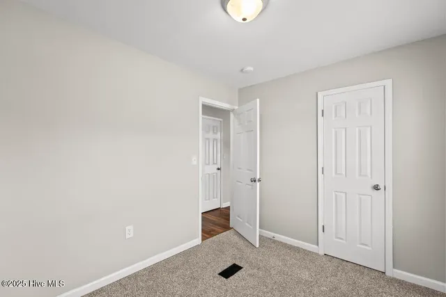 $1,800 | 17 Crown Point Road, Hubert, NC 28539