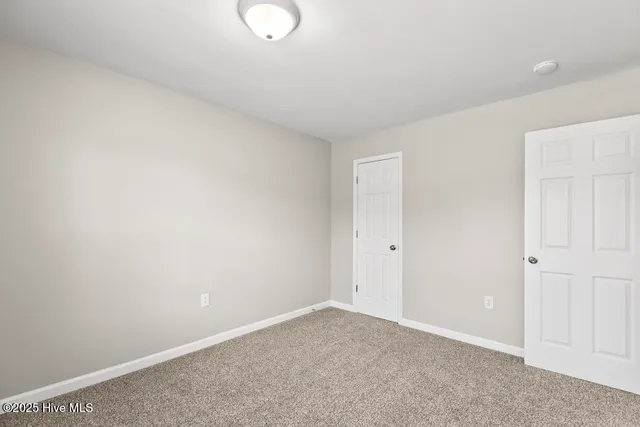 $1,800 | 17 Crown Point Road, Hubert, NC 28539