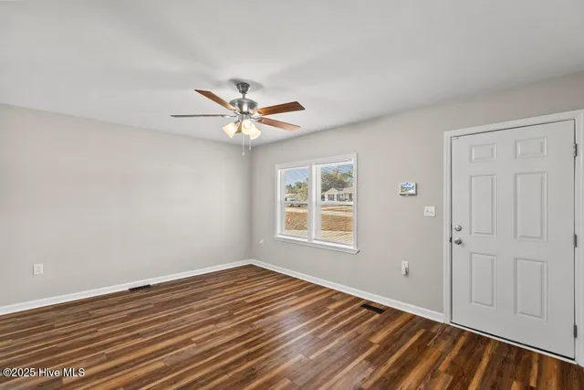 $1,800 | 17 Crown Point Road, Hubert, NC 28539