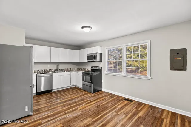 $1,800 | 17 Crown Point Road, Hubert, NC 28539