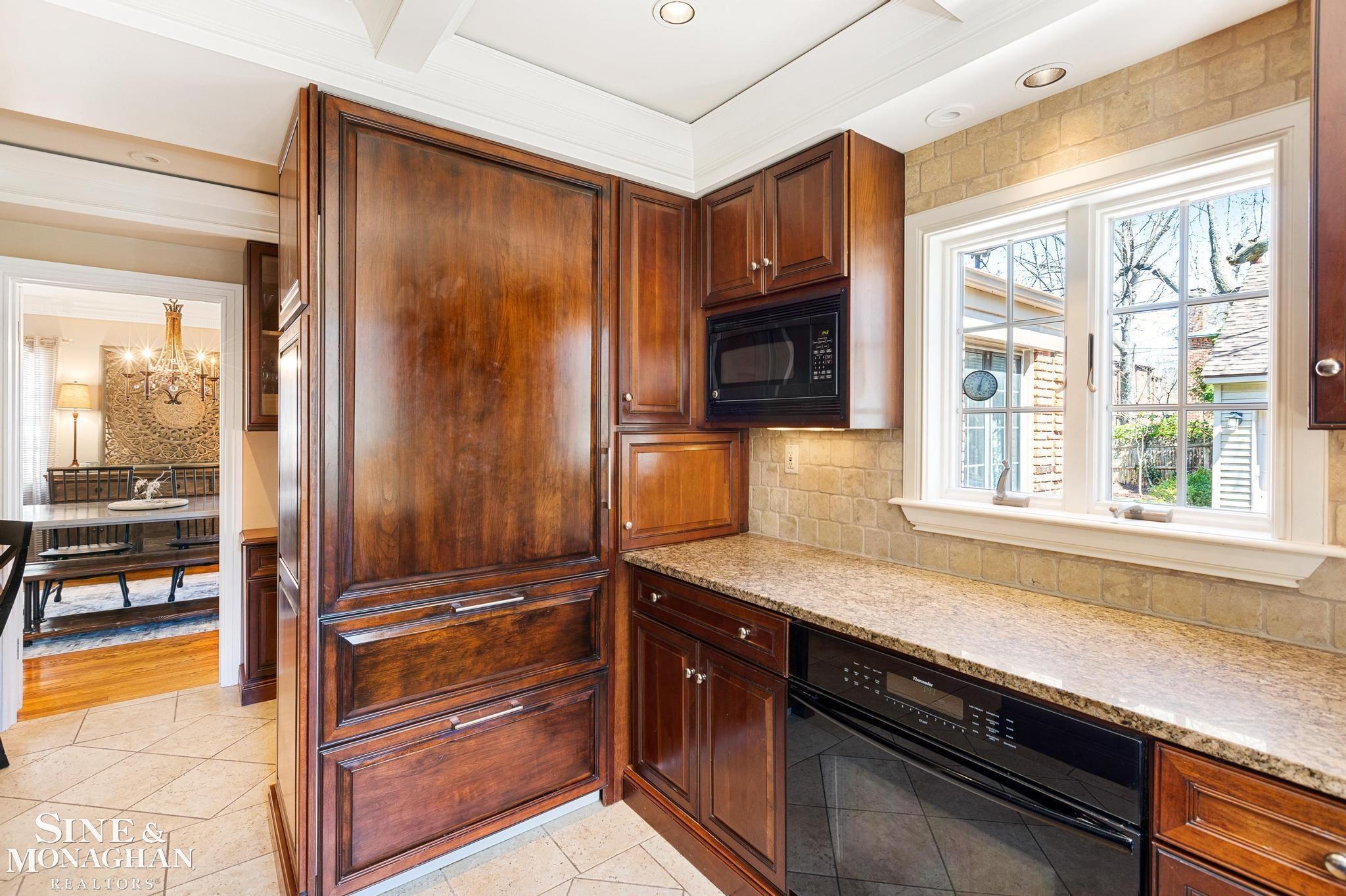 190 Fisher Road Grosse Pointe Farms, MI 48230 - Photo 12 of 37