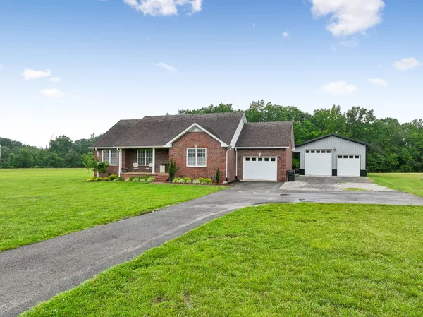 $439,900 | 1363 Mt Vernon Road, Bethpage, TN 37022