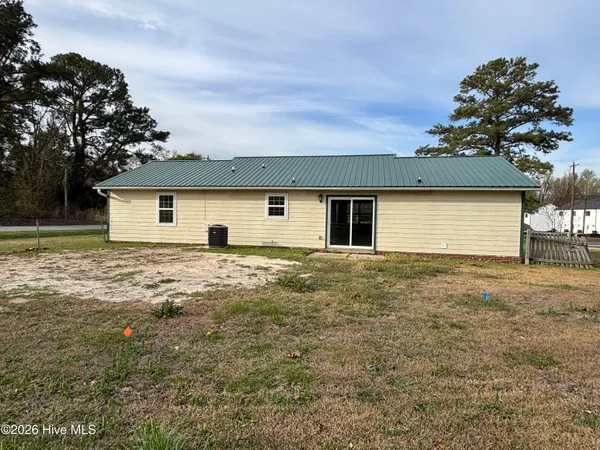 $975 | 1211 Blue Creek Road, Jacksonville, NC 28540