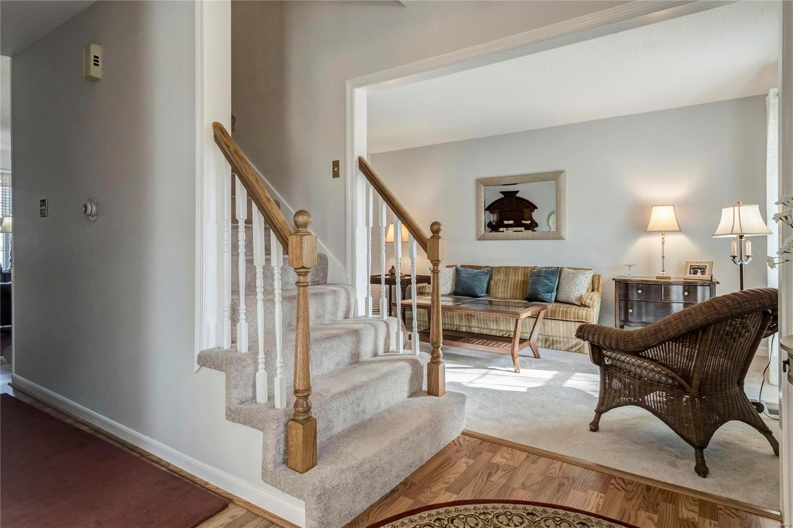 721 Oak Run Lane Ballwin, MO 63021 - Photo 4 of 43