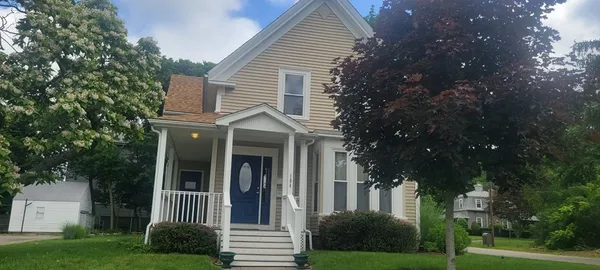 $2,200 | 154 Park Street, Unit 2, Stoughton, MA 02072