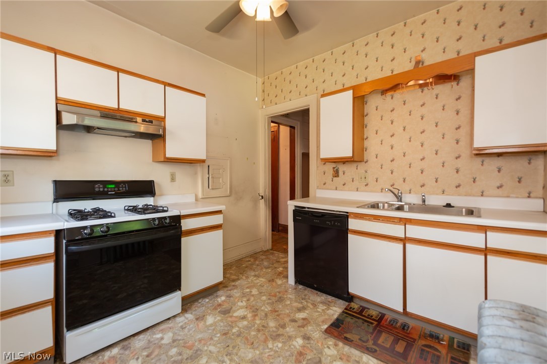 334 Merriman Road Akron, OH 44303 - Photo 13 of 35 Gas Stove and dishwasher convey