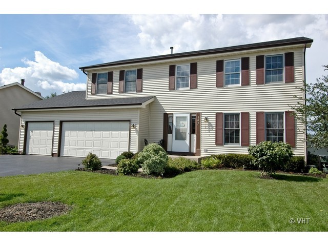 105 Barnes Road Elgin, IL 60124 - Photo 1 of 10
