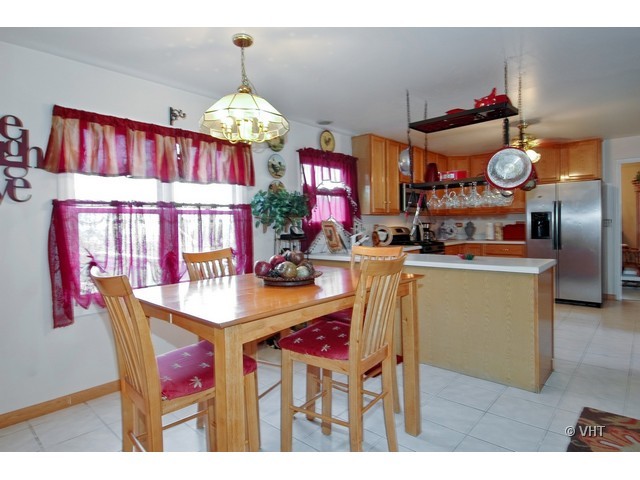 105 Barnes Road Elgin, IL 60124 - Photo 3 of 10