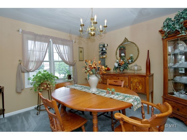105 Barnes Road Elgin, IL 60124 - Photo 4 of 10
