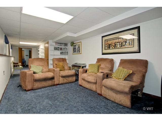 105 Barnes Road Elgin, IL 60124 - Photo 6 of 10