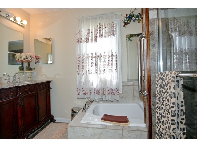 105 Barnes Road Elgin, IL 60124 - Photo 8 of 10