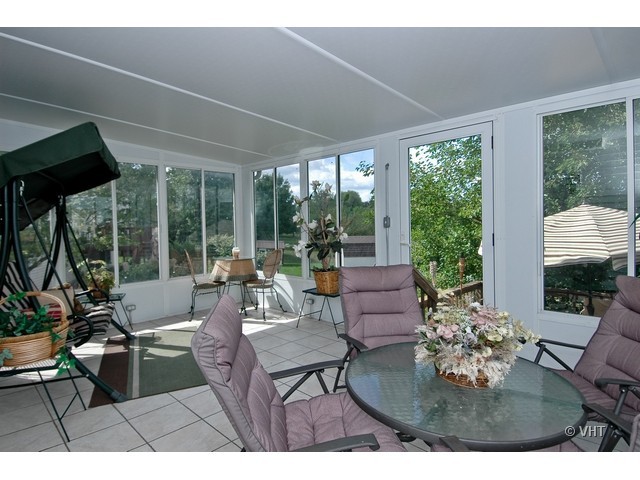 105 Barnes Road Elgin, IL 60124 - Photo 9 of 10