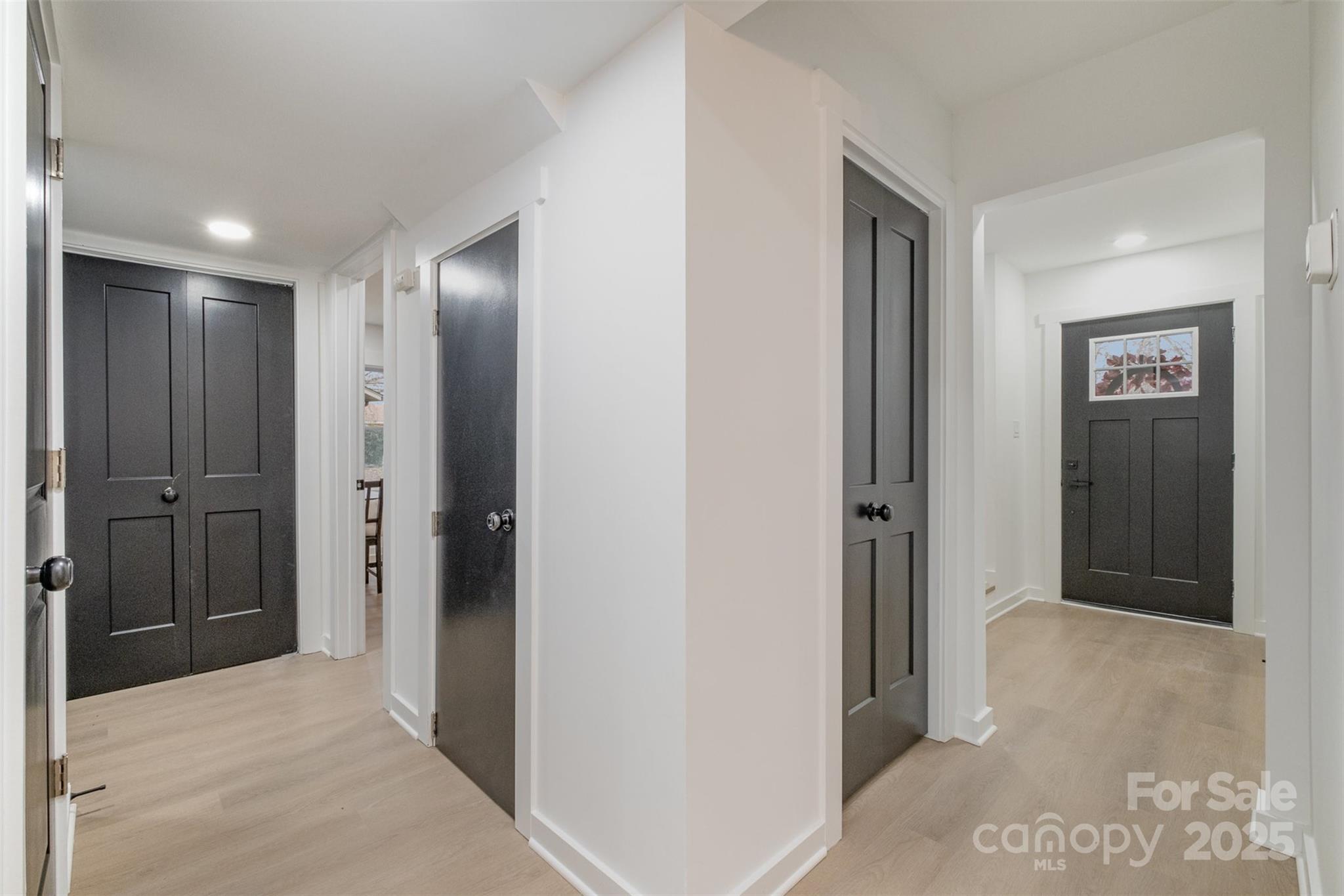 5831 Eastbrook Road Charlotte, NC 28215 - Photo 8 of 19 Gallery Image 8
