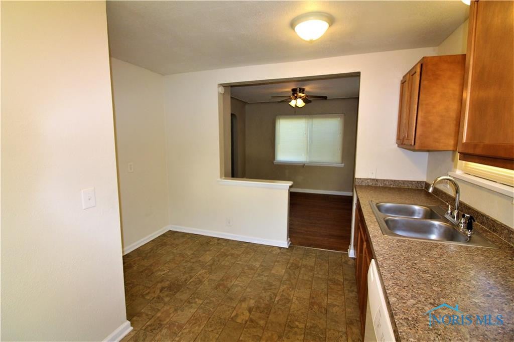 917 Southover Road Toledo, OH 43612 - Photo 6 of 22 Gallery Image 6