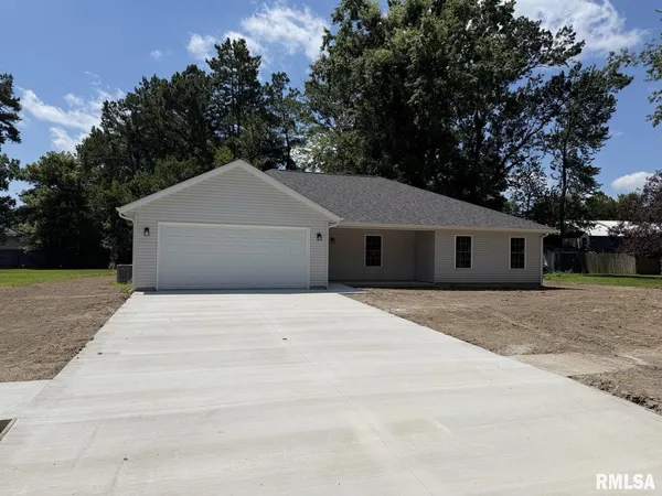 $284,000 | 635 Anderson Street, Carterville, IL 62918
