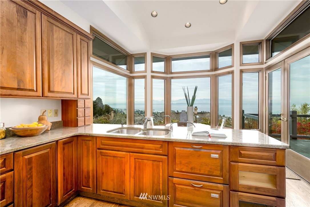 1235 Viewland Way Edmonds, WA 98020 - Photo 8 of 25