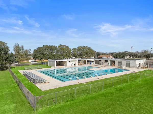 $294,900 | 2407 16th Street, Bay City, TX 77414