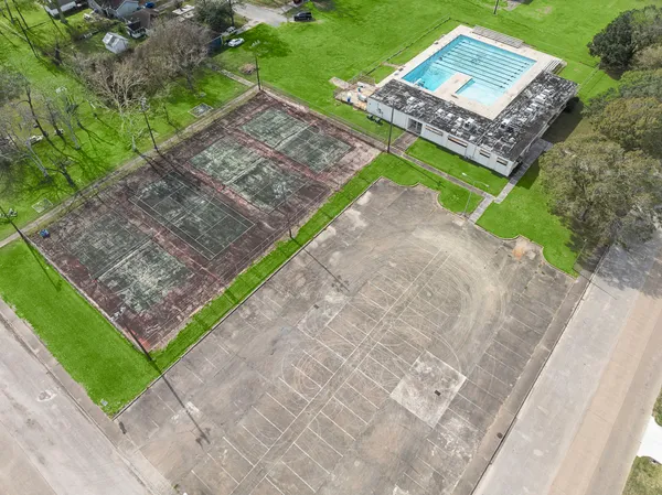 $294,900 | 2407 16th Street, Bay City, TX 77414