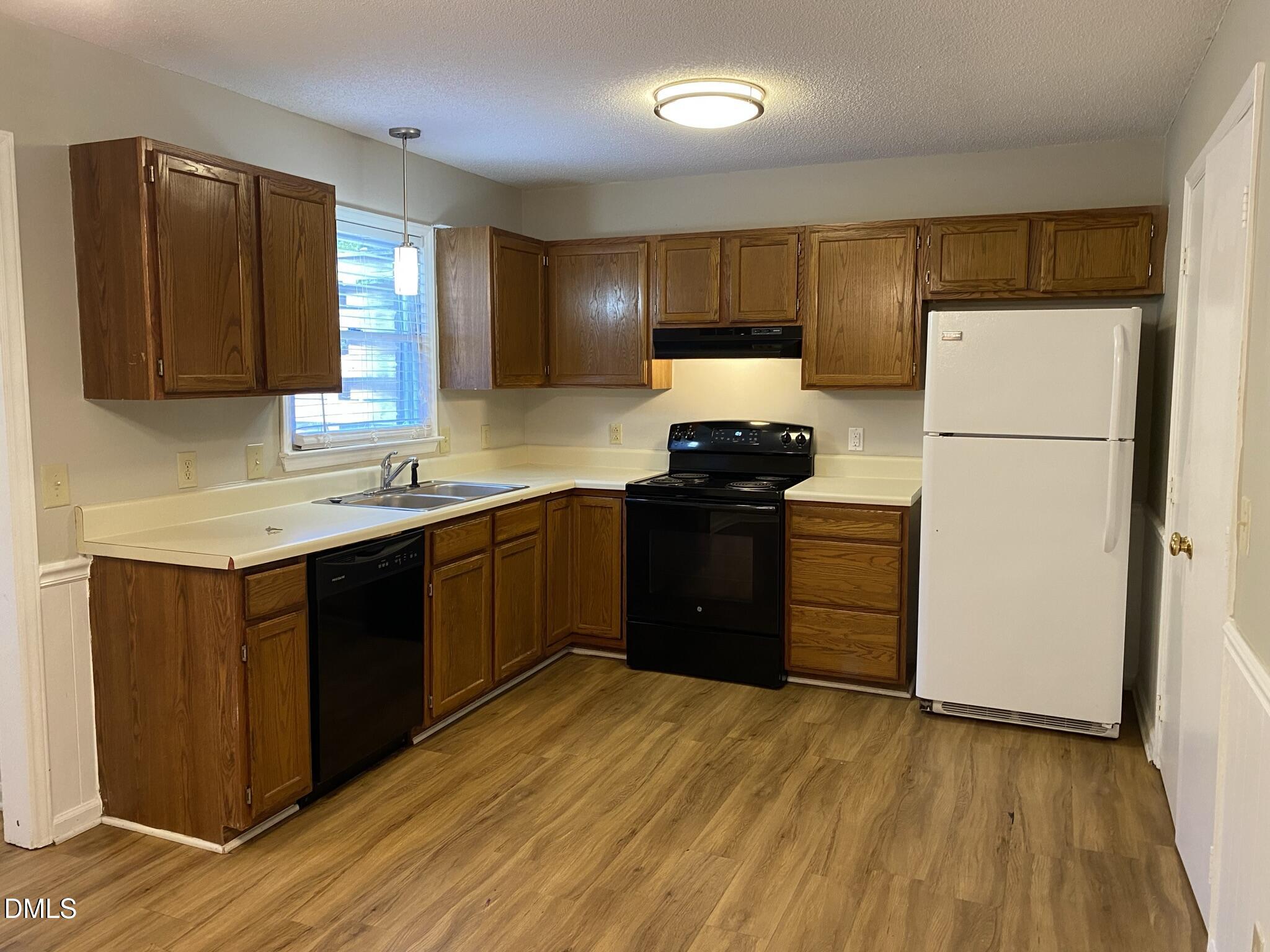 4036 Greenleaf Street, Unit 103 Raleigh, NC 27606 - Photo 6 of 17 IMG_9463