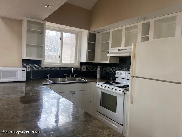 2214 Exeter Court Bushkill, PA 18324 - Photo 6 of 47 IMG_8088