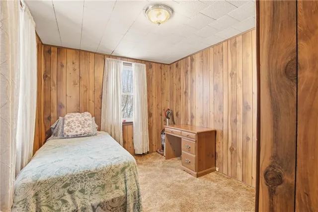 a view of a bedroom with closet