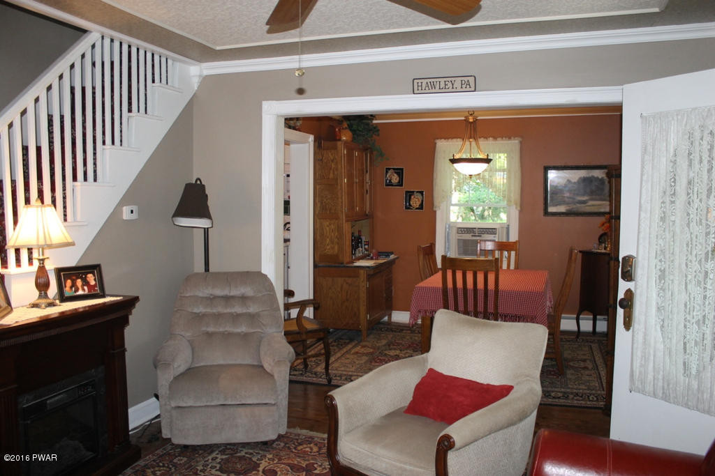 325 Rowe Street Hawley, PA 18428 - Photo 10 of 37