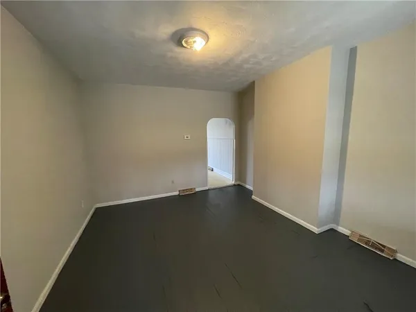 $750 | 15 Darlington Avenue, New Castle, PA 16102