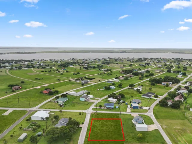 $22,000 | 102 Calumet Drive, Palacios, TX 77465