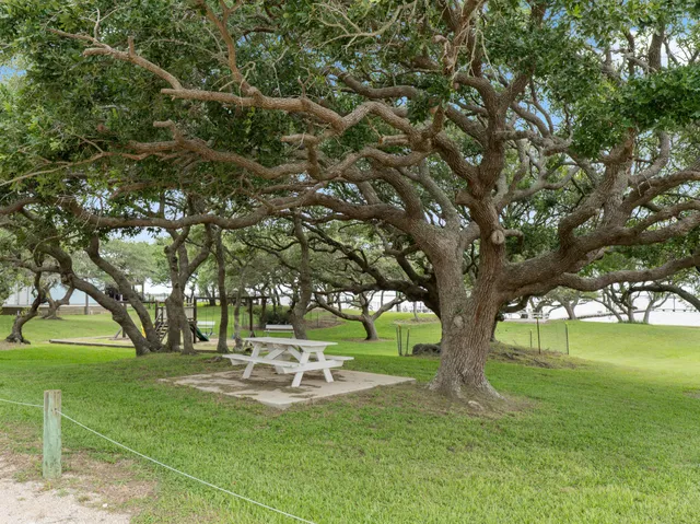 $22,000 | 102 Calumet Drive, Palacios, TX 77465