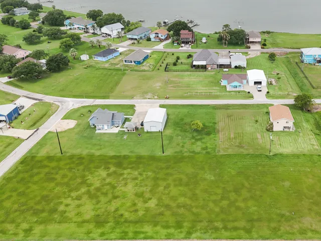 $22,000 | 102 Calumet Drive, Palacios, TX 77465