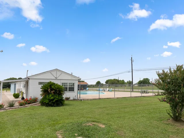 $22,000 | 102 Calumet Drive, Palacios, TX 77465
