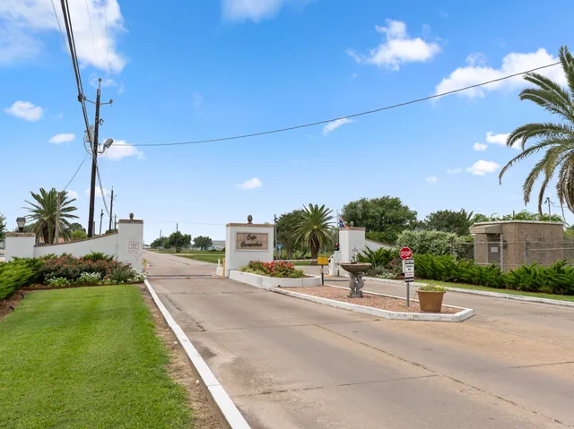 $22,000 | 102 Calumet Drive, Palacios, TX 77465