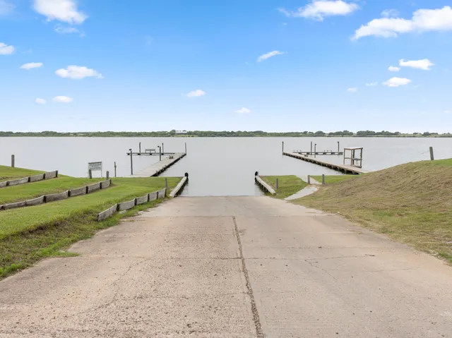 $22,000 | 102 Calumet Drive, Palacios, TX 77465