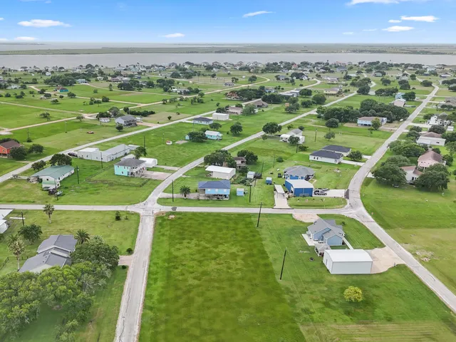 $22,000 | 102 Calumet Drive, Palacios, TX 77465