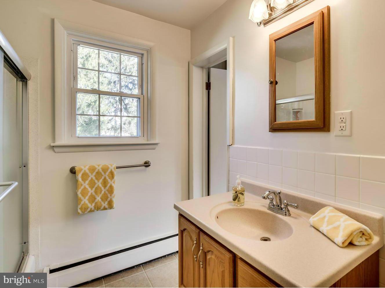 3909 Chatham Road Ellicott City, MD 21042 - Photo 15 of 30 Bathroom