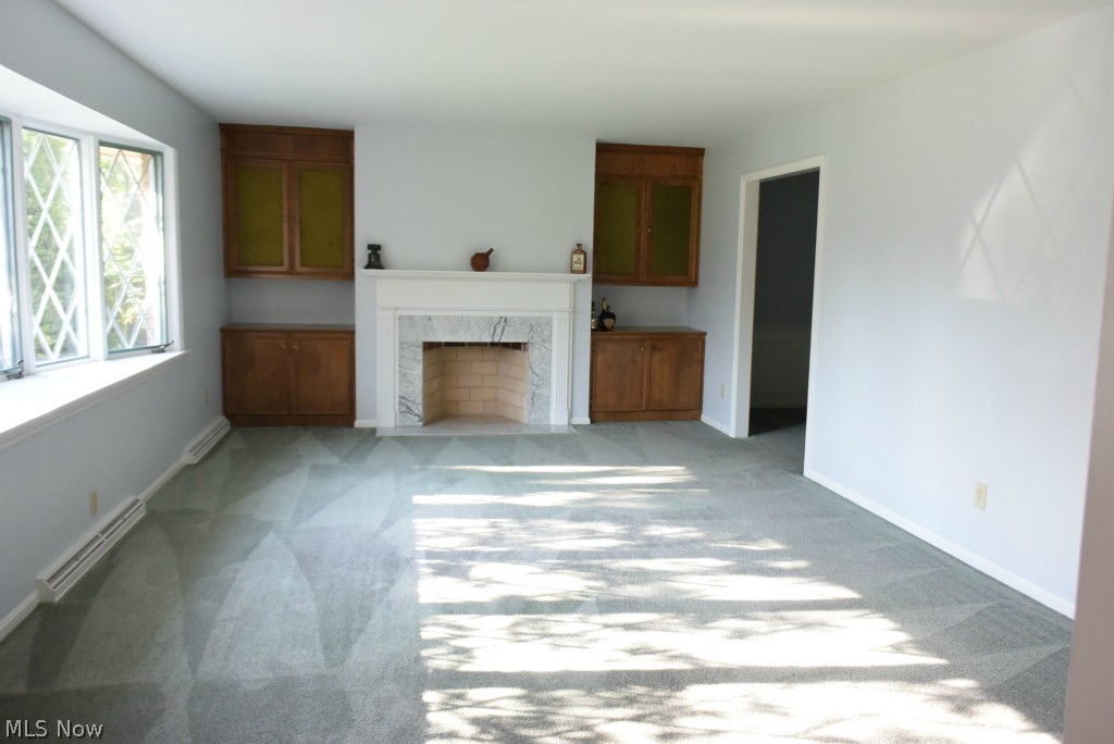 3672 Oak Road Stow, OH 44224 - Photo 5 of 23 Living room