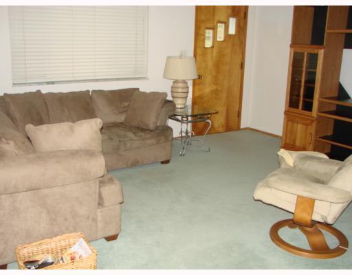418 Hochberg Road Monroeville, PA 15146 - Photo 6 of 15 Living Room.