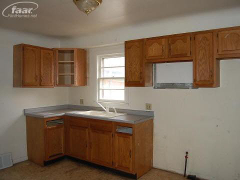 2196 South Graham Road Flint, MI 48532 - Photo 8 of 15 20125690-7.JPG