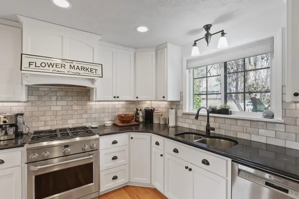 $585,000 | 9908 North Glenwood Drive, Spokane, WA 99208