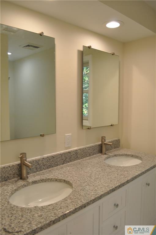 232 Georges Road Dayton, NJ 08810 - Photo 16 of 24 Gallery Image 16