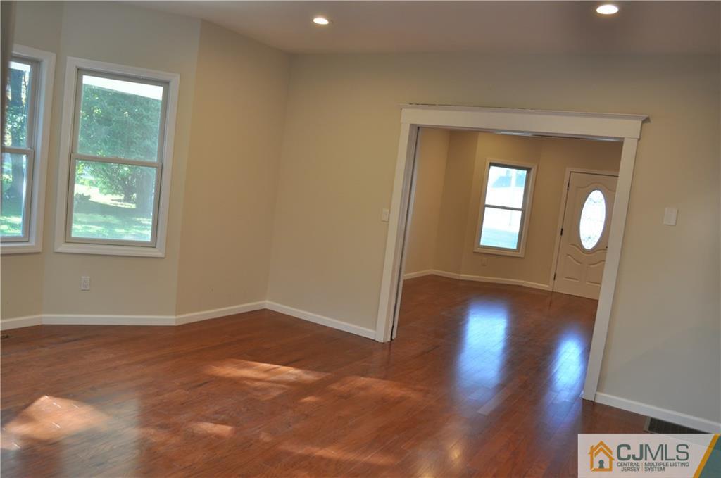 232 Georges Road Dayton, NJ 08810 - Photo 9 of 24 Gallery Image 9