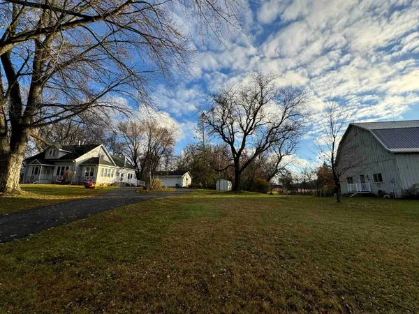 $395,000 | W6147 Highway 21, Wautoma, WI 54982