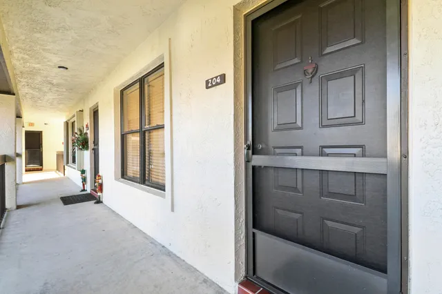 $2,000 | 540 Southwest South River Drive, Unit 204, Stuart, FL 34997