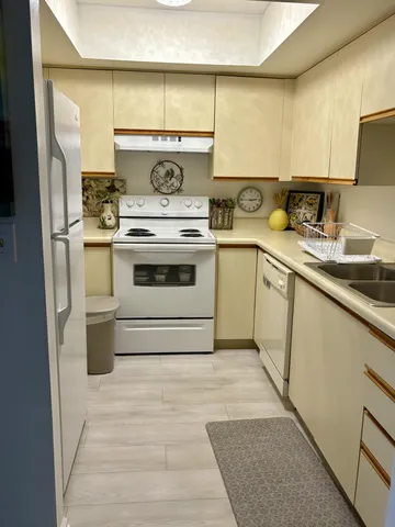 $2,000 | 540 Southwest South River Drive, Unit 204, Stuart, FL 34997