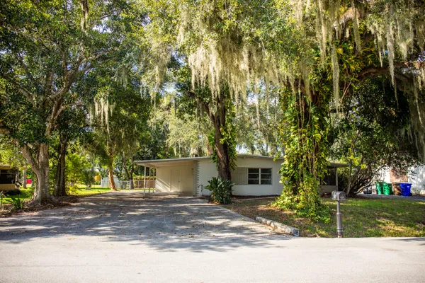 $235,000 | 809 Southeast 10th Street, Okeechobee, FL 34974