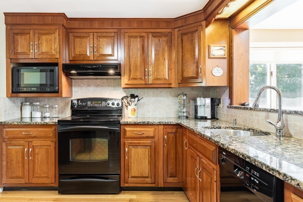 10 Livingston Road Sharon, MA 02067 - Photo 7 of 30 Gallery Image 7