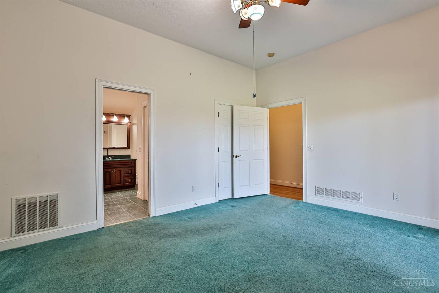 7248 Princeton Road Middletown, OH 45044 - Photo 26 of 66 Primary bedroom with ensuite full bath