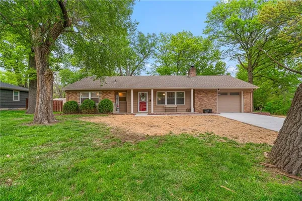 $295,000 | 117 North Pine Street, Gardner, KS 66030