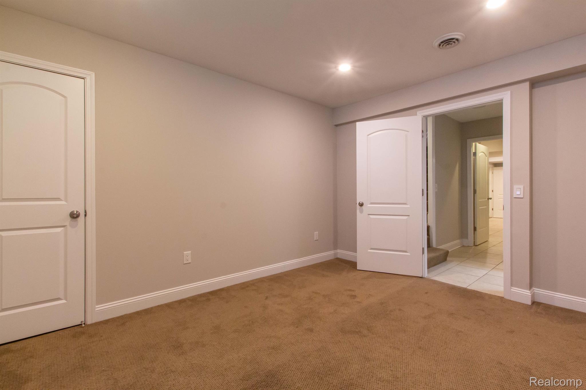 876 Taj Drive Rochester, MI 48307 - Photo 72 of 81 Gallery Image 72